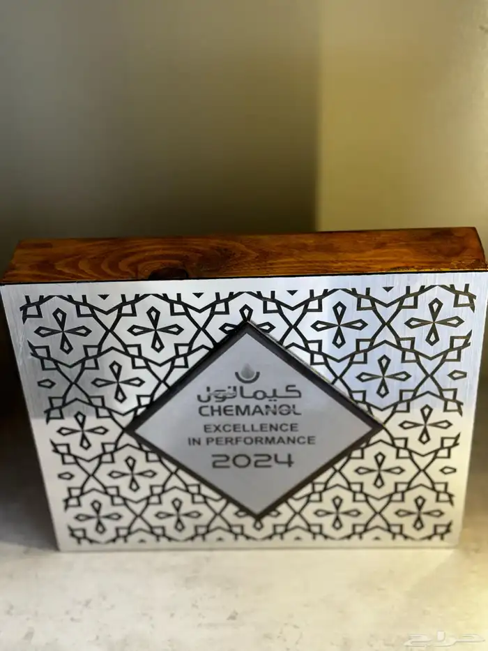 تنفيذ دروع تذكارية وهدايا دعائية بطباعة احترافية 11