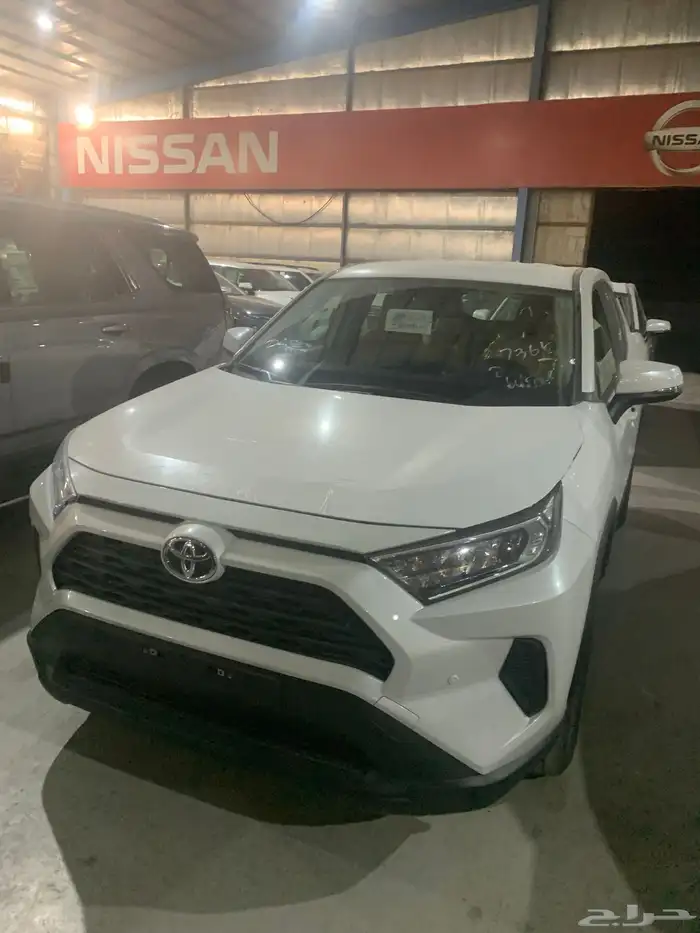 تويوتا راف فور 2025 LE لون ابيض 2 0 cc دفع امامي 0