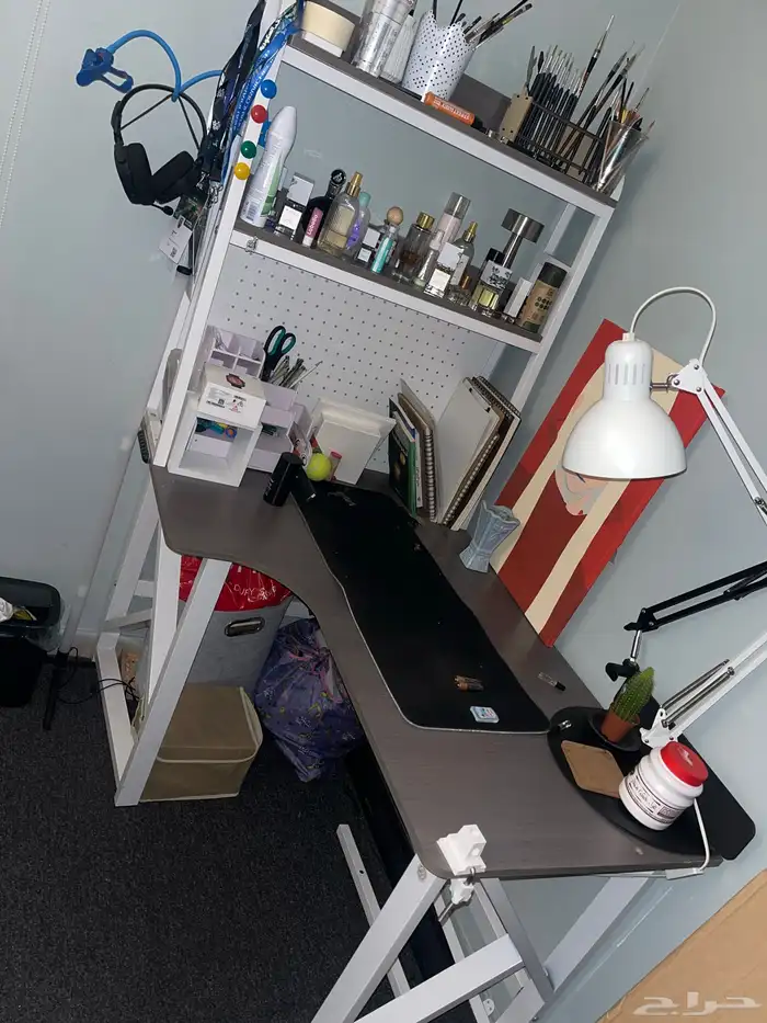 طاولة مكتبيه وقيمنق 0