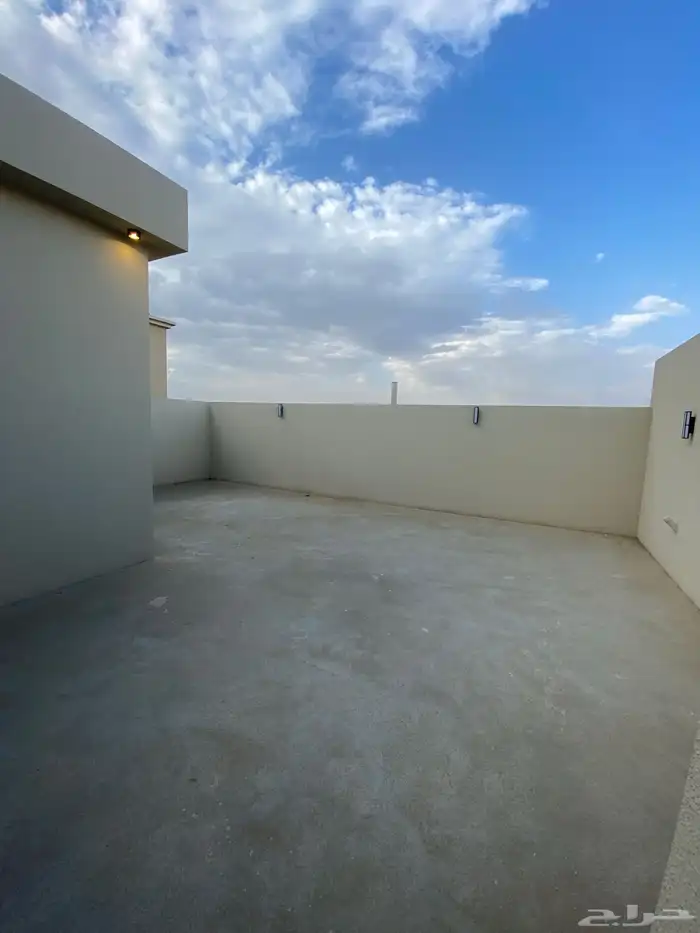 للبيع روف علوي مع ملحق تشطيب فاخرمساحة كبيرةحي الجوهر670الف 31