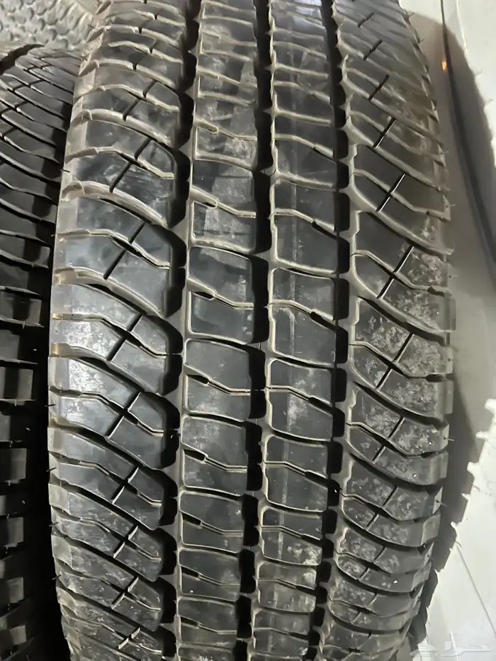 كفرات مشلان امريكي ربع حجري مقاس275 70 18 6