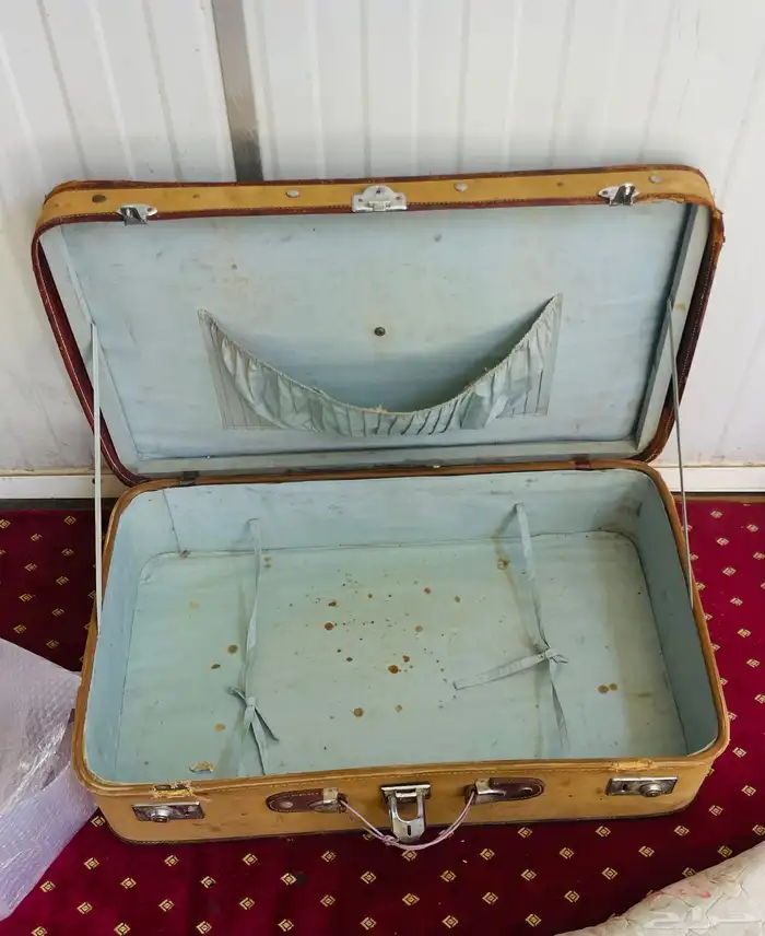 شنط سفر قديمه 14