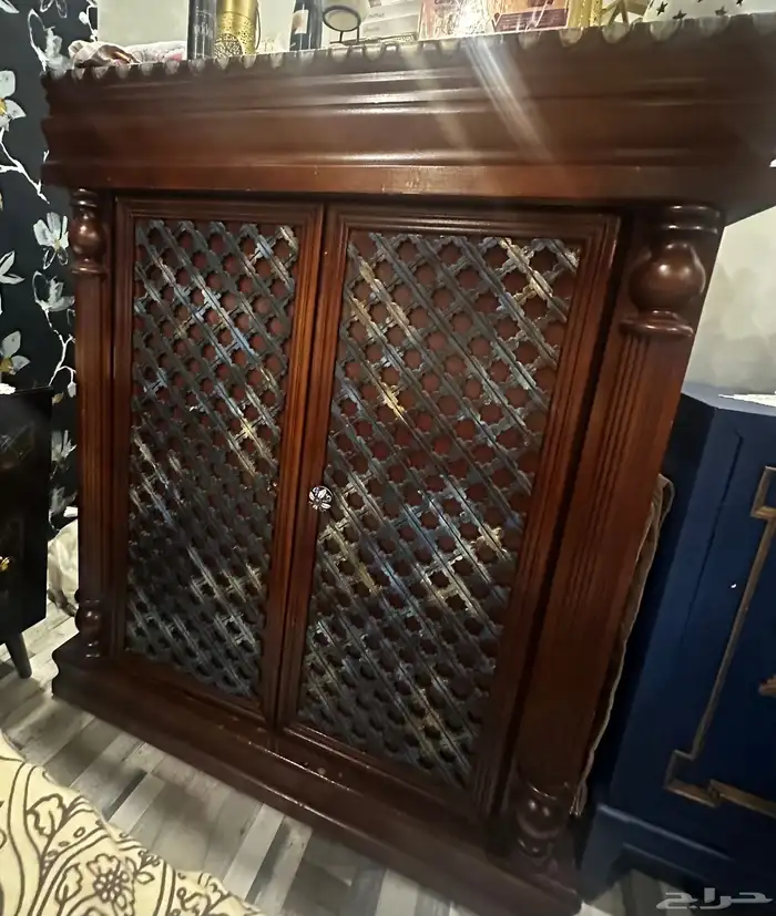 خزانة خشب فخمة بطراز شرقي مميز   قطعة أنيقة وفريدة 1