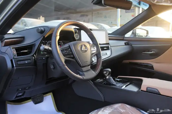 لكزس - ES300 HH هايبرد - 2025 - فل كامل - خليجي 16