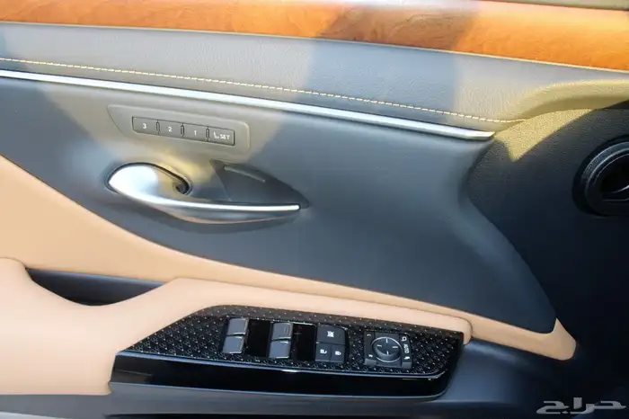 لكزس - ES300 HH هايبرد - 2025 - فل كامل - خليجي 18