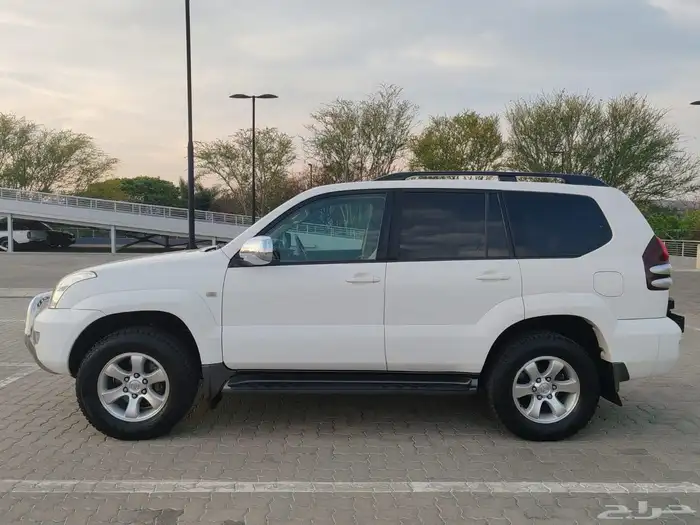 أنا سائق تاكسي ومعي سيارة برادو  متوفر في أي وقت داخل مدينة 0