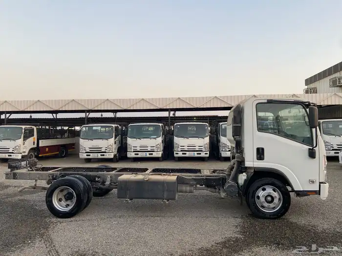 دينا ايسوزو 2023 مكينه 3000 شاص 5 متر مخزنه  عداد2900 k 6