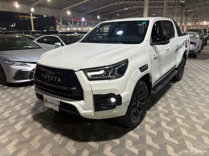 تويوتا هايلوكس 2023 ديزل 3