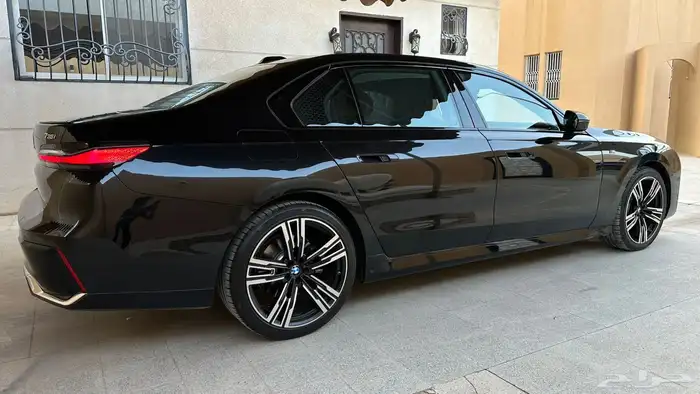 بي ام دبليو 2023 735Li كت M ممشى قليل 13