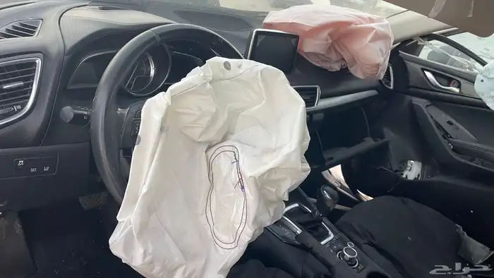 مازدا 3 2015 قطع غيار فقط السياره في البحرين 10