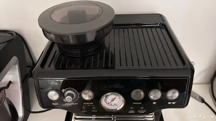 ماكينة قهوه بريفيل باريستا اكسبرس بحالة جيده   جميع الملحقات 0