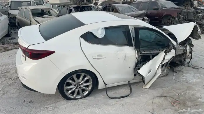 مازدا 3 2015 قطع غيار فقط السياره في البحرين 3