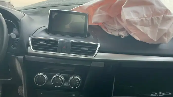 مازدا 3 2015 قطع غيار فقط السياره في البحرين 17