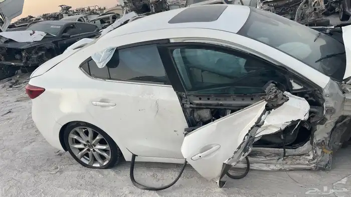 مازدا 3 2015 قطع غيار فقط السياره في البحرين 14