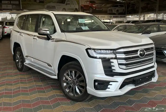 تويوتا لاندكروزر VXR فل كامل خليجي 2