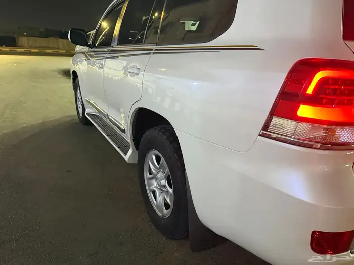 لاندكروزر 8