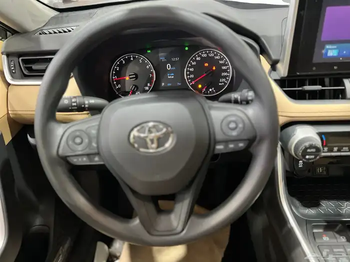 تويوتا   راف فور XLE بنزين فتحة 2024 جديد سعودي 112.000شامل 20