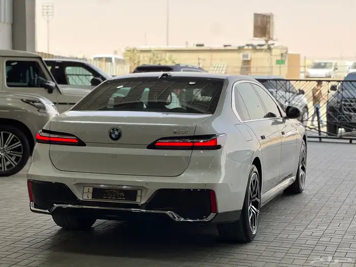 بي ام دبليو 740 موديل 2023 6