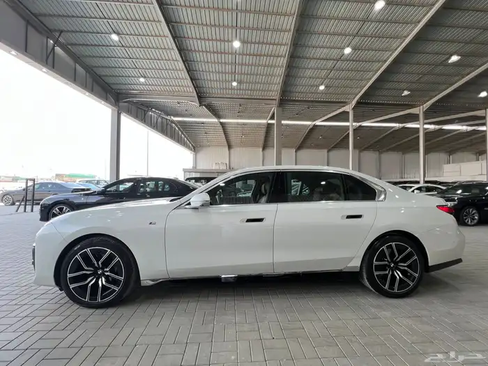 بي ام دبليو 740 موديل 2023 4