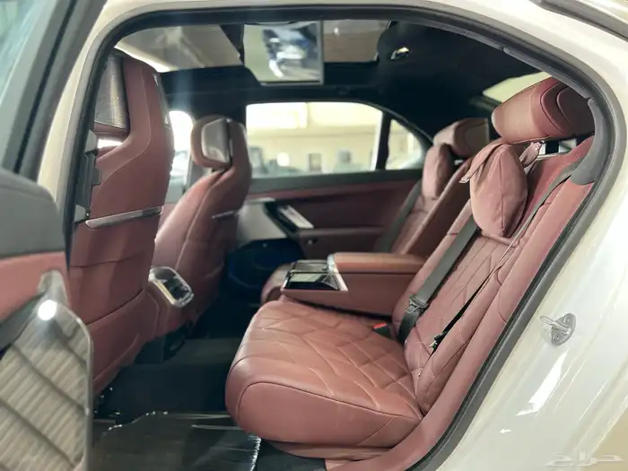 بي ام دبليو 740 موديل 2023 17