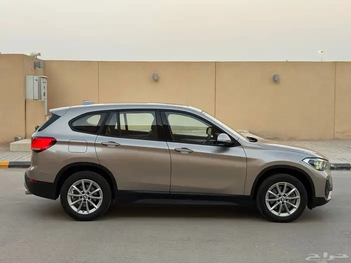 للبيع BMW X1 2022 وكاله 3
