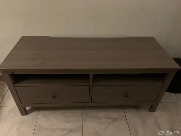 طاولة تلفزيون ايكيا خشبية للبيع 0
