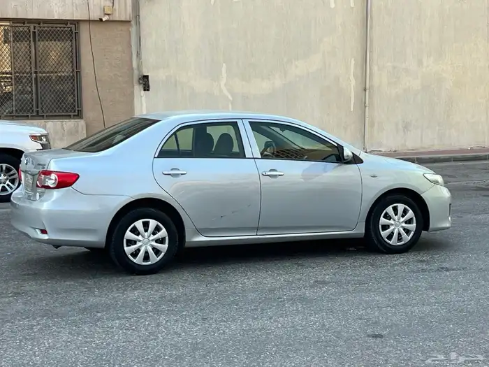 تويوتا كورولا موديل 2013 نظيف 11