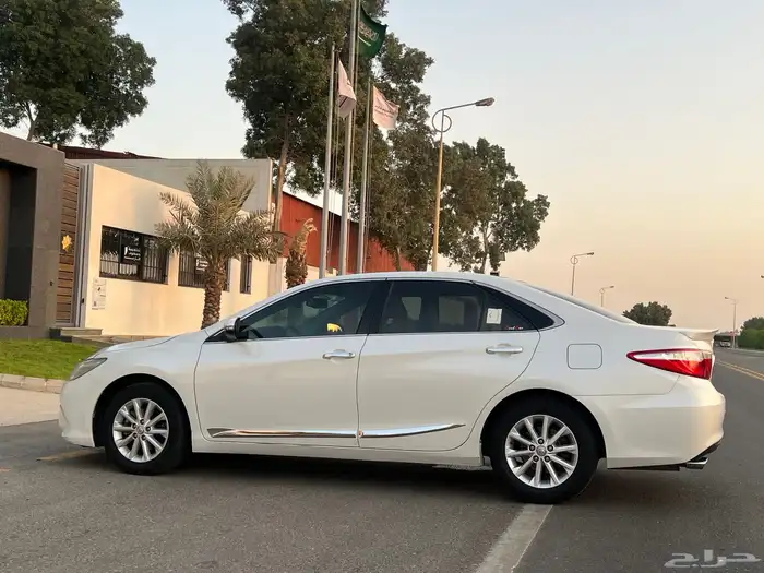 كامري 2017 فل كامل GLX بدي وكاله حتى صدامات وكاله نظيفه جدا 13