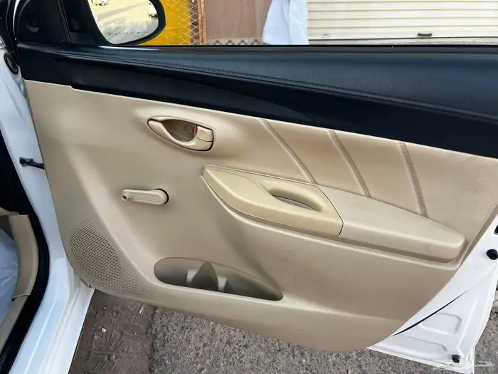 تويوتا يارس 2015 11