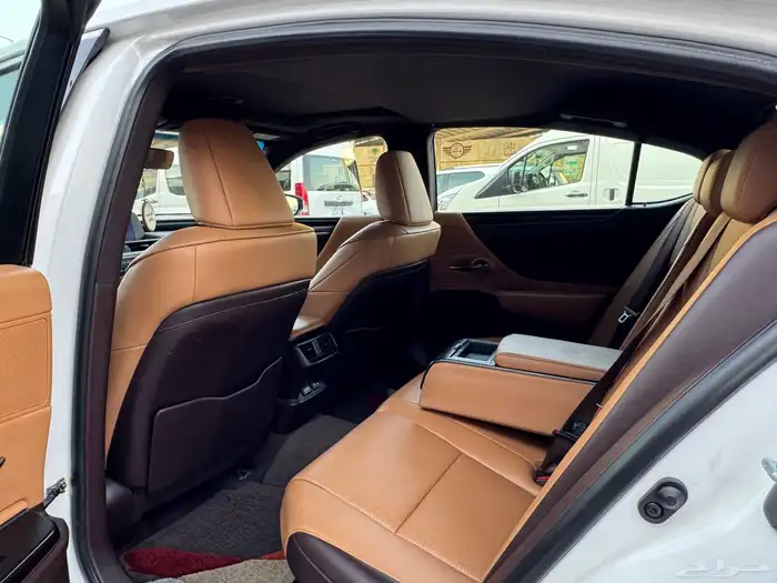 لكزس ES300 هايبرد 2020 11