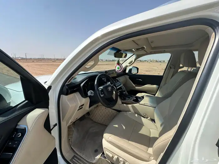 لاندكروزر GXR L4 موديل 2024 سعودي 3