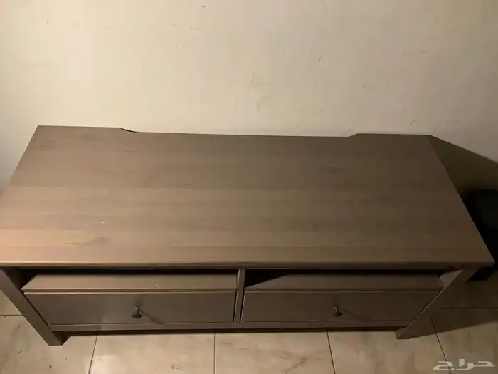 طاولة تلفزيون ايكيا خشبية للبيع 5