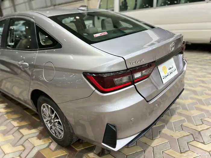 تويوتا يارس 5