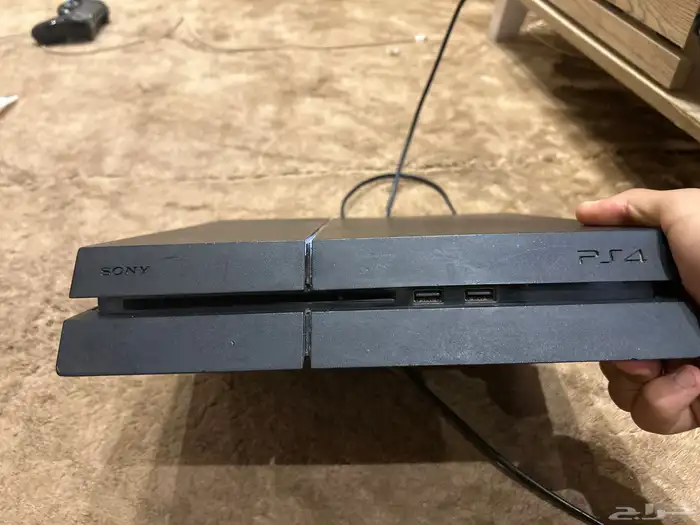 بلاستيشن 4 شغال 100   و وحدة تحكم 1 2