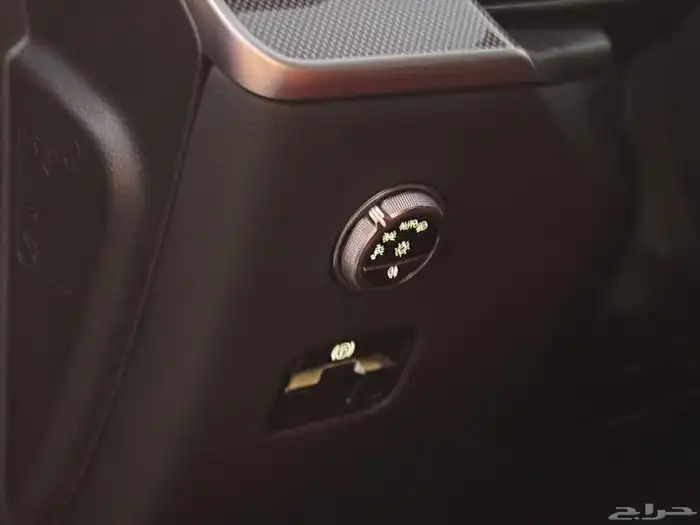 مرسيدس GLC200 2024 على الضمان و الصيانه 23