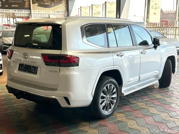 تويوتا لاندكروزر VXR فل كامل خليجي 3