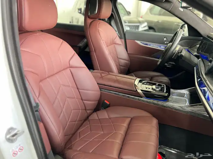 بي ام دبليو 740 موديل 2023 15