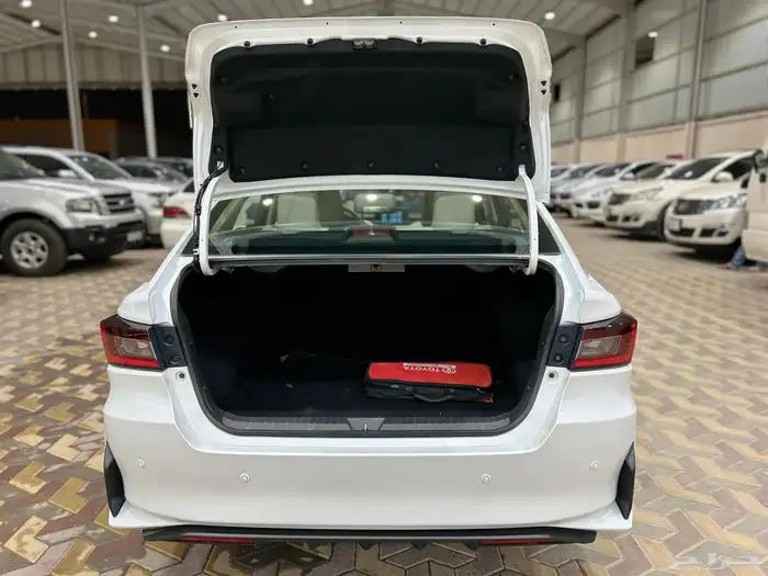 تويوتا ياريس 10