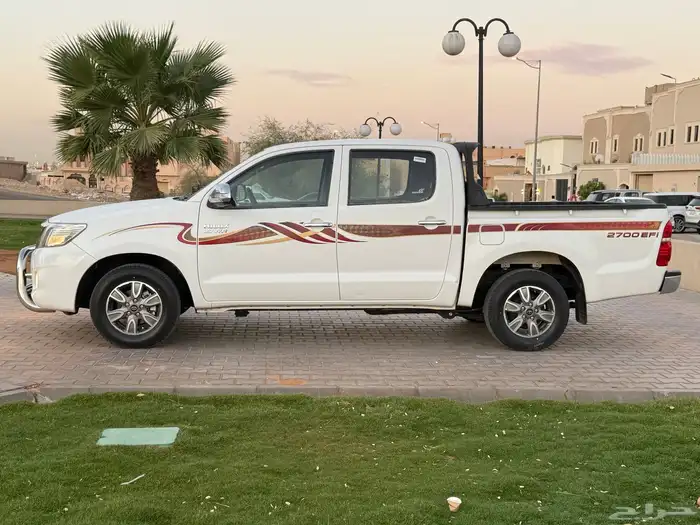 هايلوكس تويوتا غمارتين 2013 سوبر GLX سعودي شبه جديده مخزنه 4