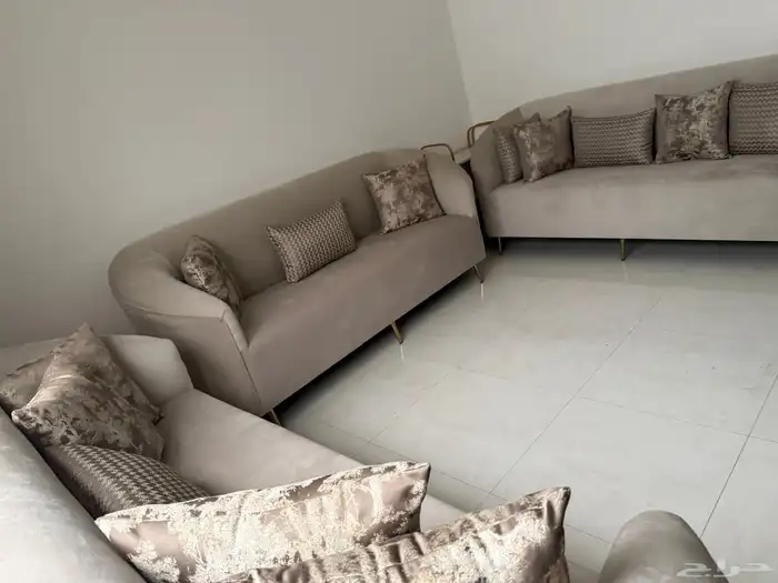 كنب فخم جديد للبيع1100 قماش شانيل 0