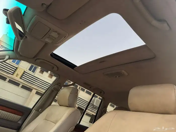 للبيع صالون لكزس 10