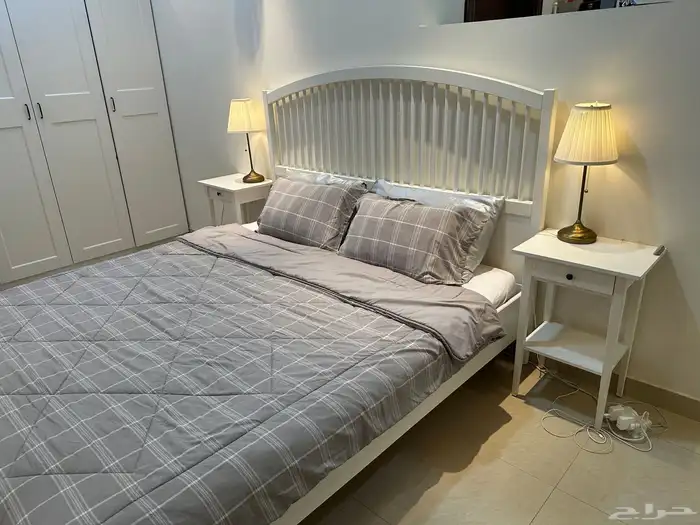 سرير خشب ابيض من ايكيا ikea كبير 1