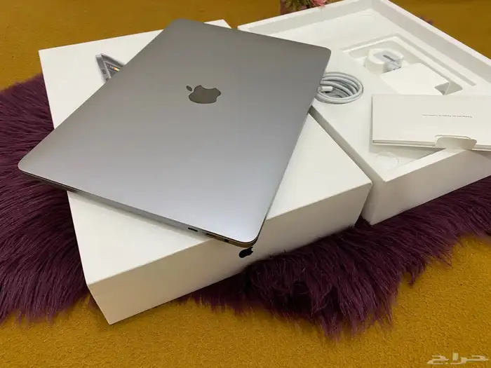 ماك بوك برو نظيف جدا 6