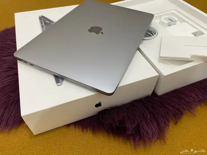 ماك بوك برو نظيف جدا 10