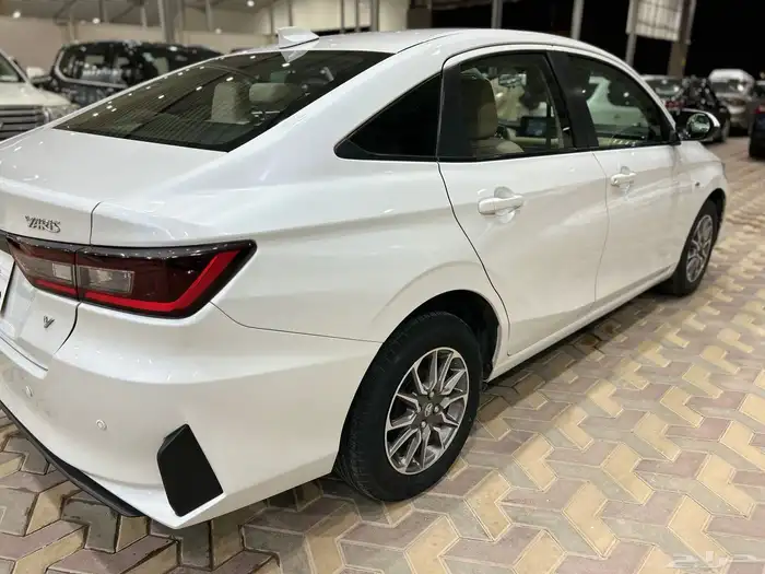 تويوتا ياريس 5