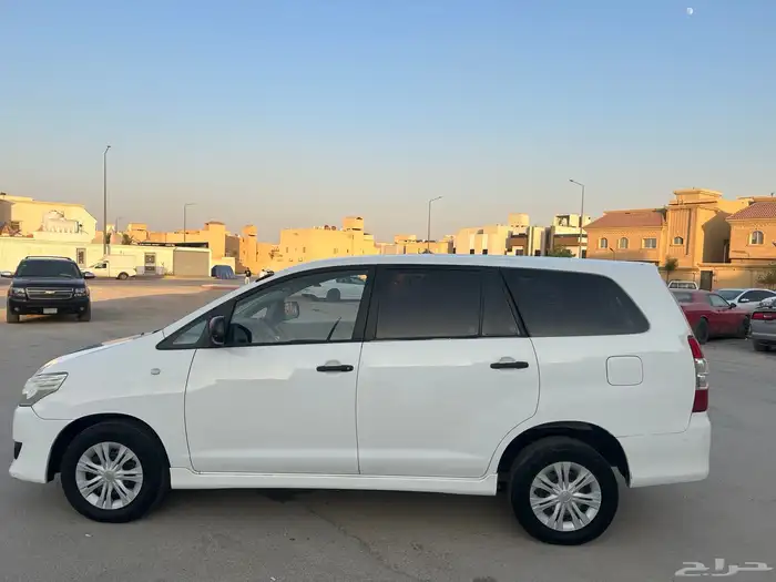 تويوتا انوفا 2014 طيس قير عادي ممشى قليل 2