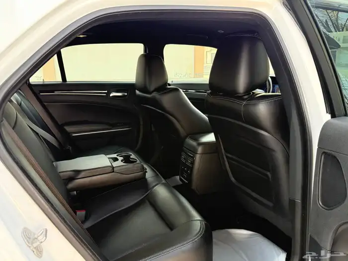 كرايزلر C300s موديل 2021 عالشرط نظيف 34