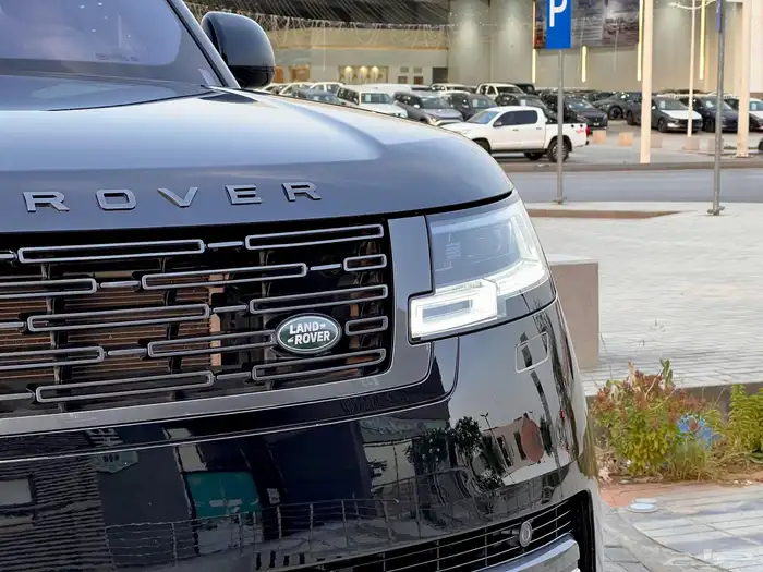 رنج روفر Autobiography 2022 1