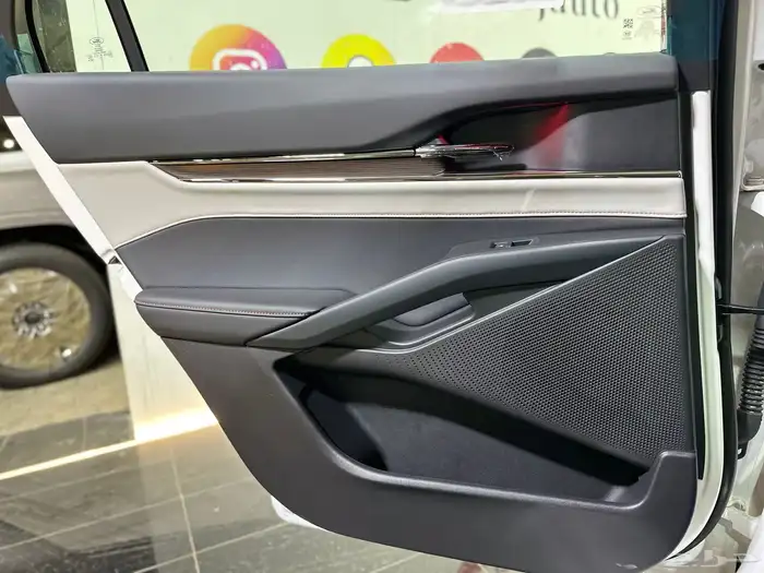 فورد تورس تيتانيوم 2026 12