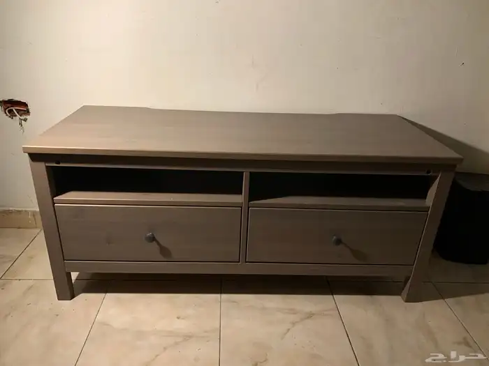 طاولة تلفزيون ايكيا خشبية للبيع 6